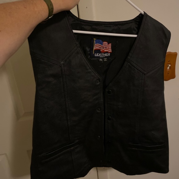 Leather vest - Picture 5 of 5
